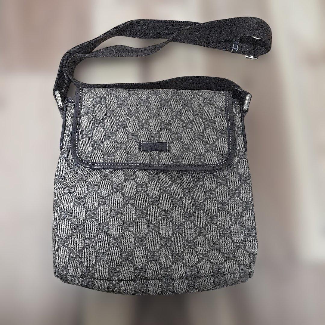 Gucci グレー GGパターン ショルダーバッグ