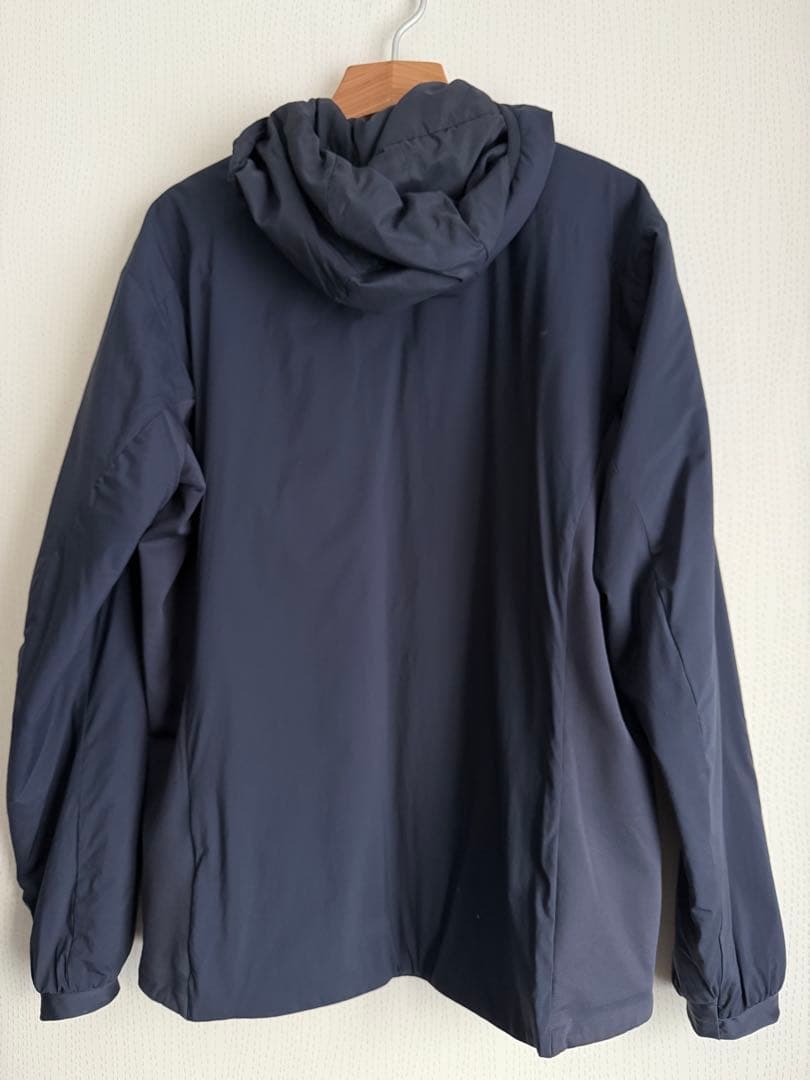 週末限定値下！ARC'TERYX Atom Hoody M ブラックサファイア