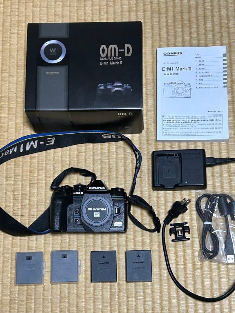 （中古）OLYMPUS E-M1 Mark III本体と付属品