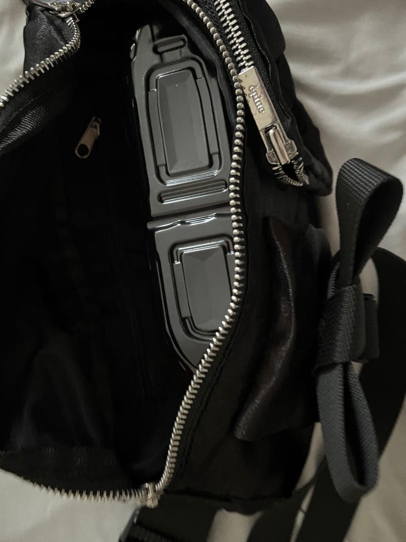 エピヌ　 é ribbon satin 2way body bag