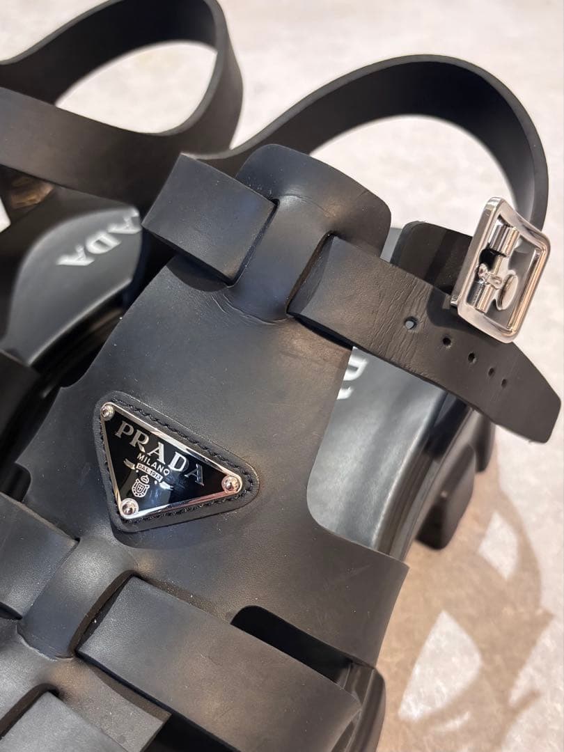 PRADA モノリス ラバーサンダル ブラック 28