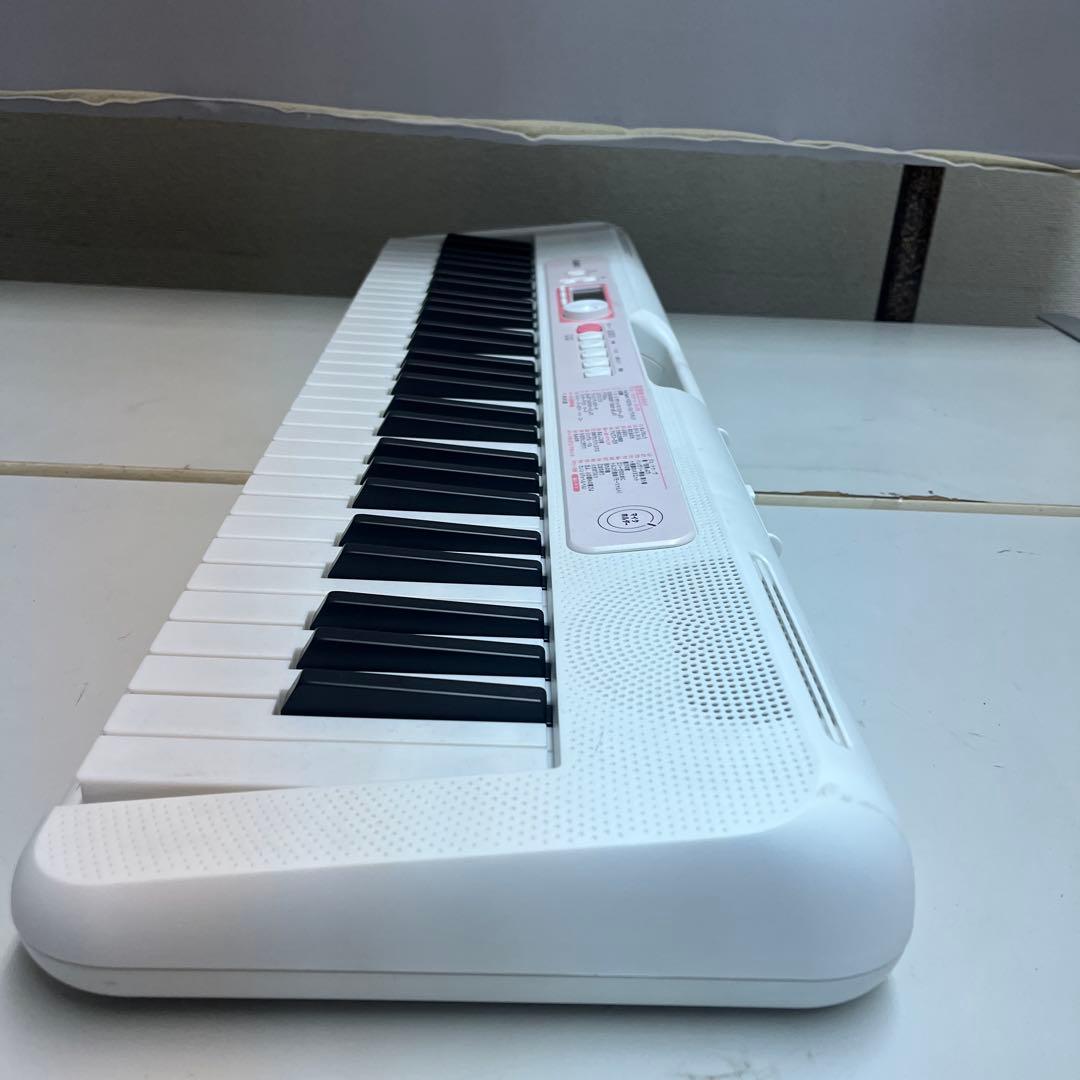 美品　CASIO キーボード LK-320 2021年　ホワイト×ピンク　カシオ