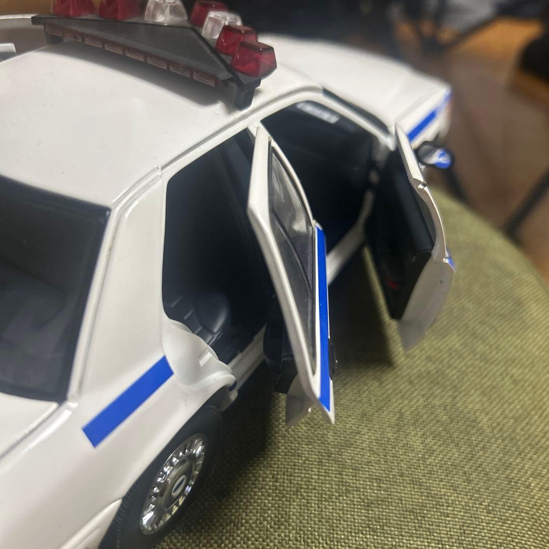 1/18スケール　オートアート　Ford Crown Victoria