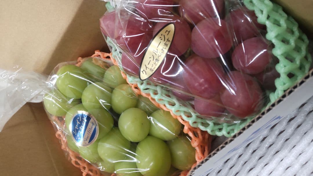 大人気2品種セット！「クイーンルージュ2房」と「シャインマスカット2房」 秀品