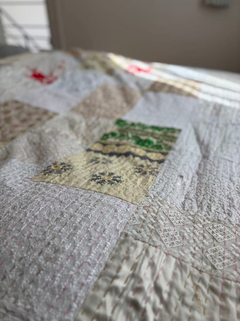 ラリーキルト　インド刺繍　カンタキルト　ヴィンテージ　マルチカバー