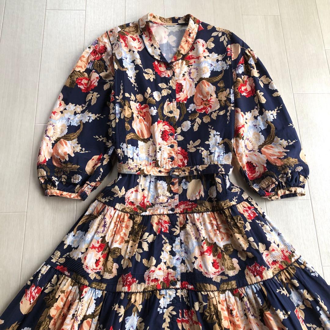 インゲボルグ 花柄 ピンタック 紺色 7分袖 ワンピース