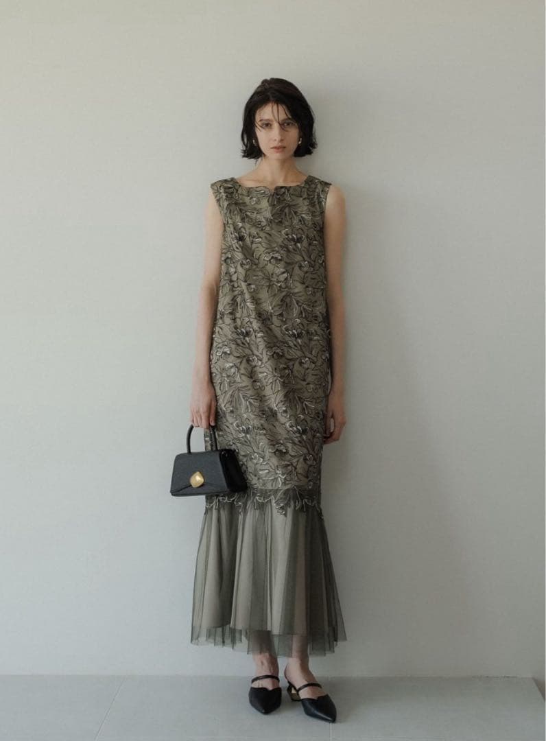 LE'RURE リルアー　スリーブレススカラップドレス　カーキ