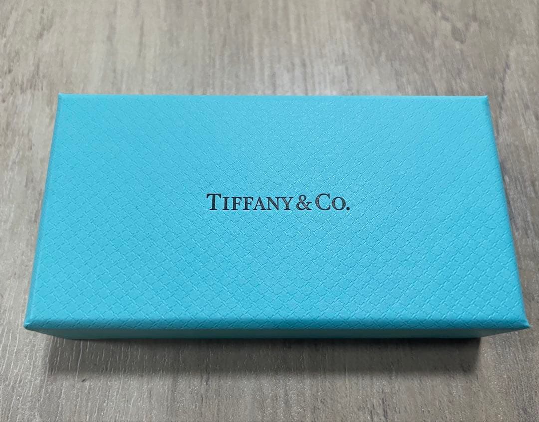 Tiffany & Co. ソリティア ダイヤモンド ピアス (片方のみ)