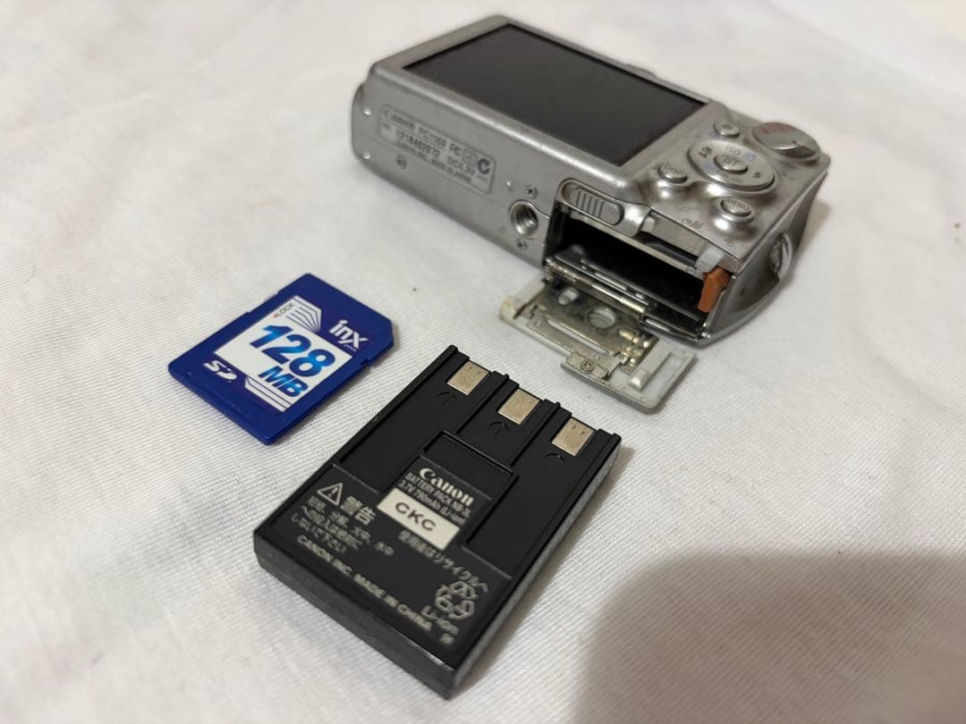 CANON IXY DIGTAL 700 デジタルコンパクトカメラ　ジャンク