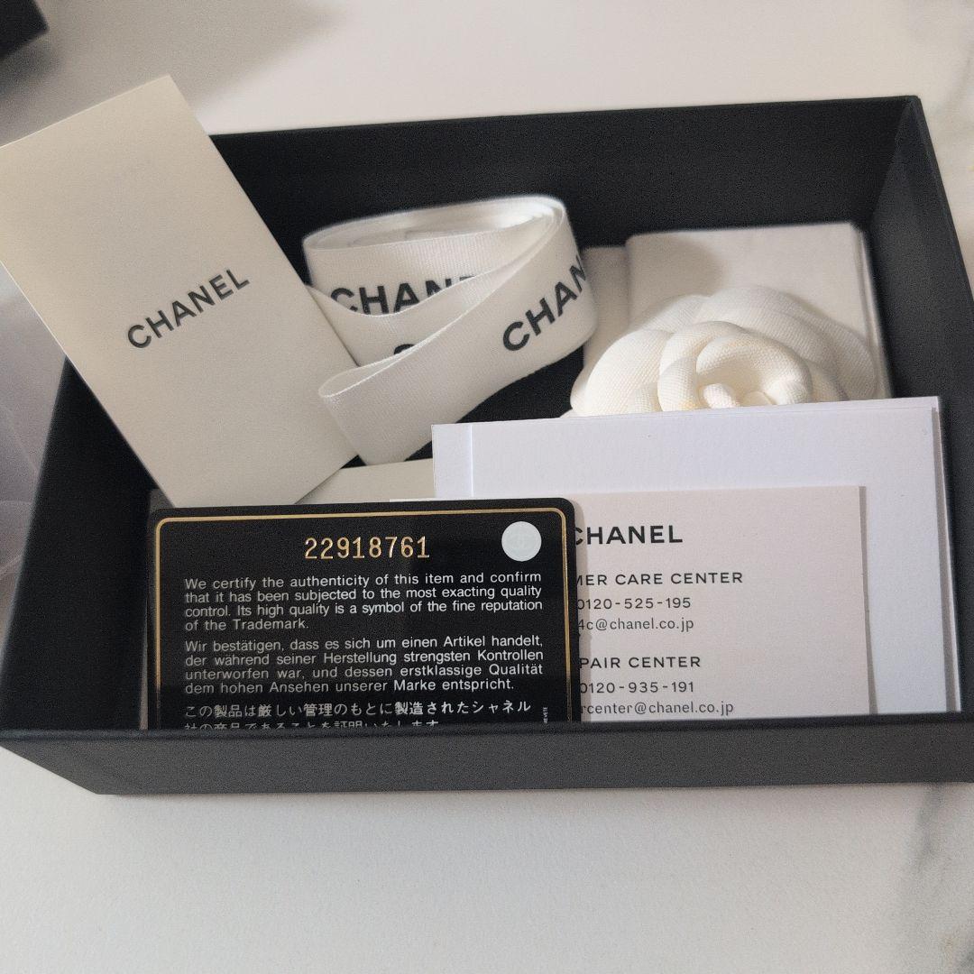 CHANEL シャネル メタリックシルバー キルティング 財布 カード 名刺