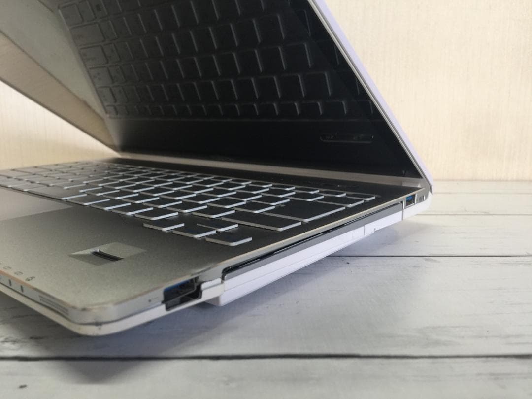 富士通 LIFEBOOK SH90/X 13.3型高解像度TFT 軽量コンパクト