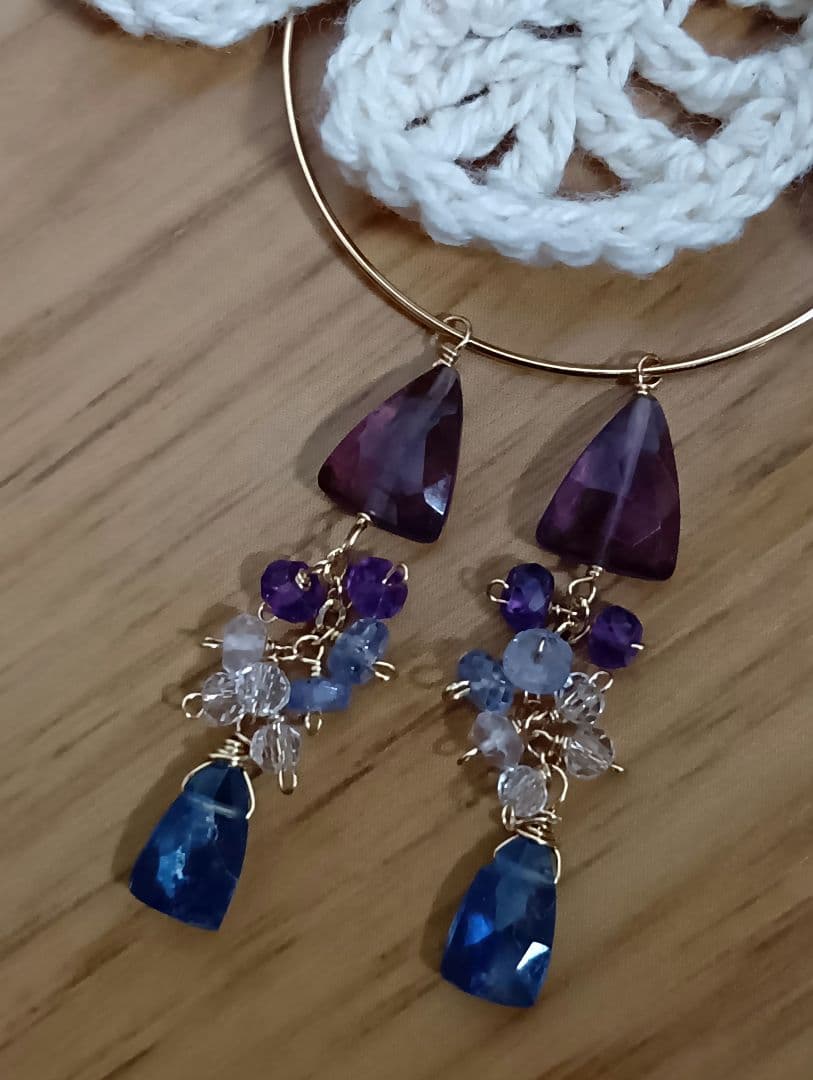 590/14kgfパープルフローライト×カイヤナイト他８点ピアス