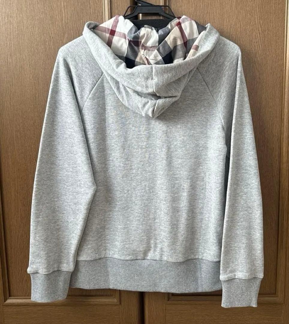 ブルーレーベルクレストブリッジ【未使用品・タグ付き】サイズ40ベーシックパーカー