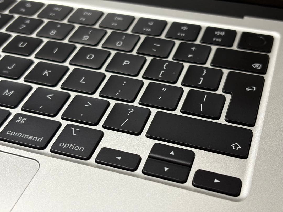 らりるれろ様 MacBook Air M2 1TB / 16GB 13インチ