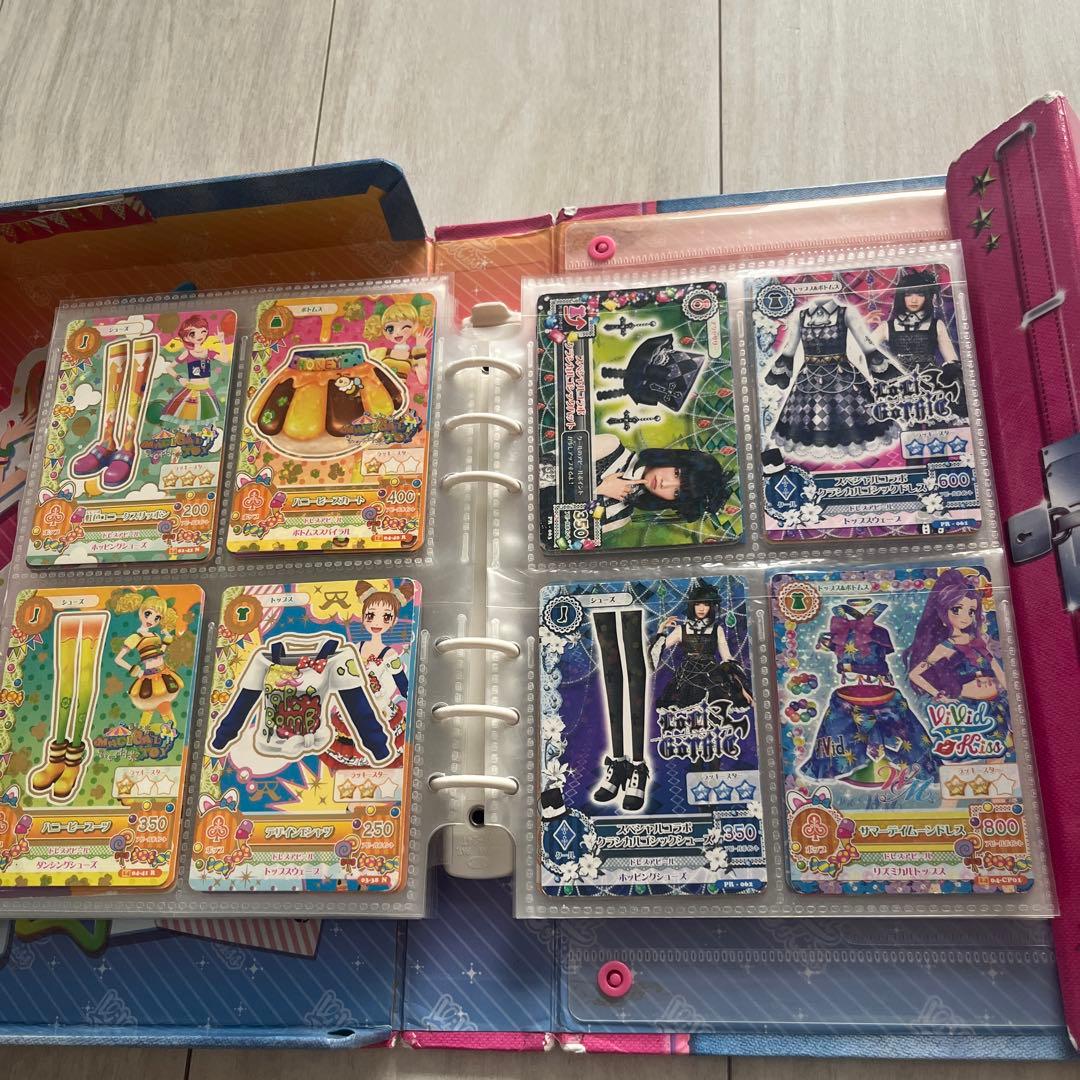 アイカツ カード　ケース＆キーホルダー付き 約９０枚　レア