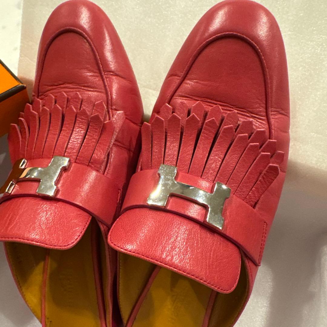 HERMES フリンジ付き赤ローファー