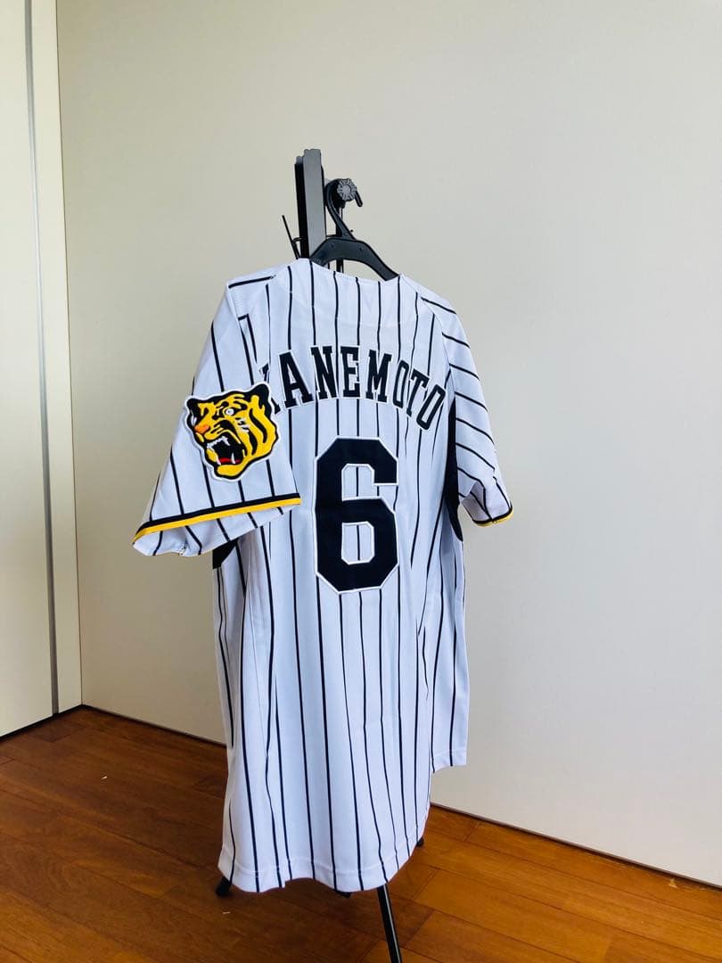 のぶ　新品未使用　阪神タイガース 金本知憲 6番 ユニフォーム L 刺繍