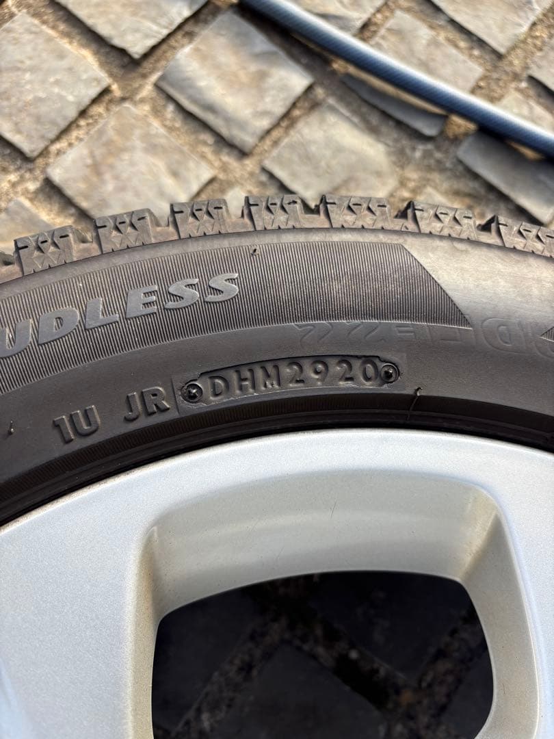  X1e84vl18スタッドレス BRIDGESTONE225/50R17