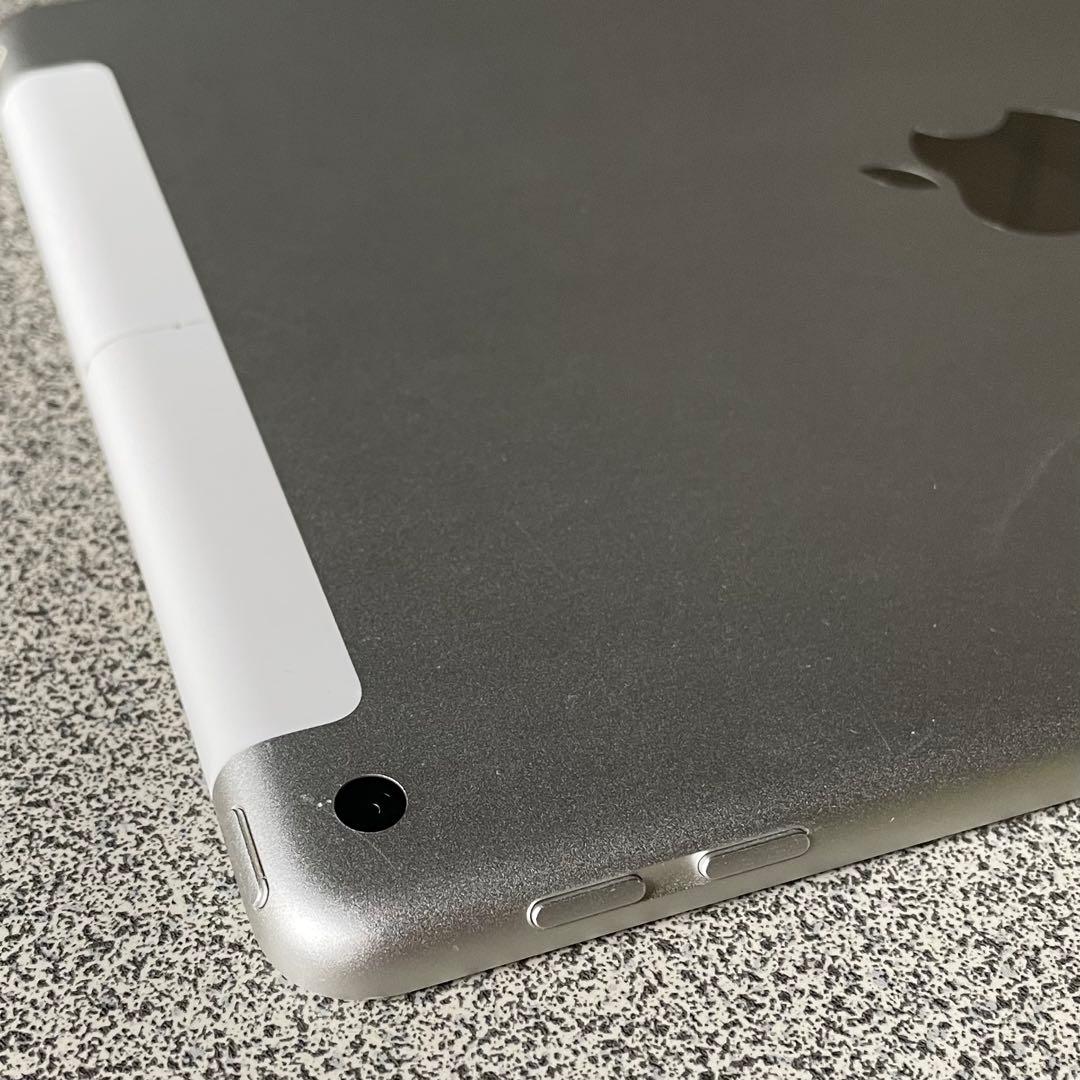 送無料 F7 iPad第6世代 シルバー 32GB Wi-Fi+cellular