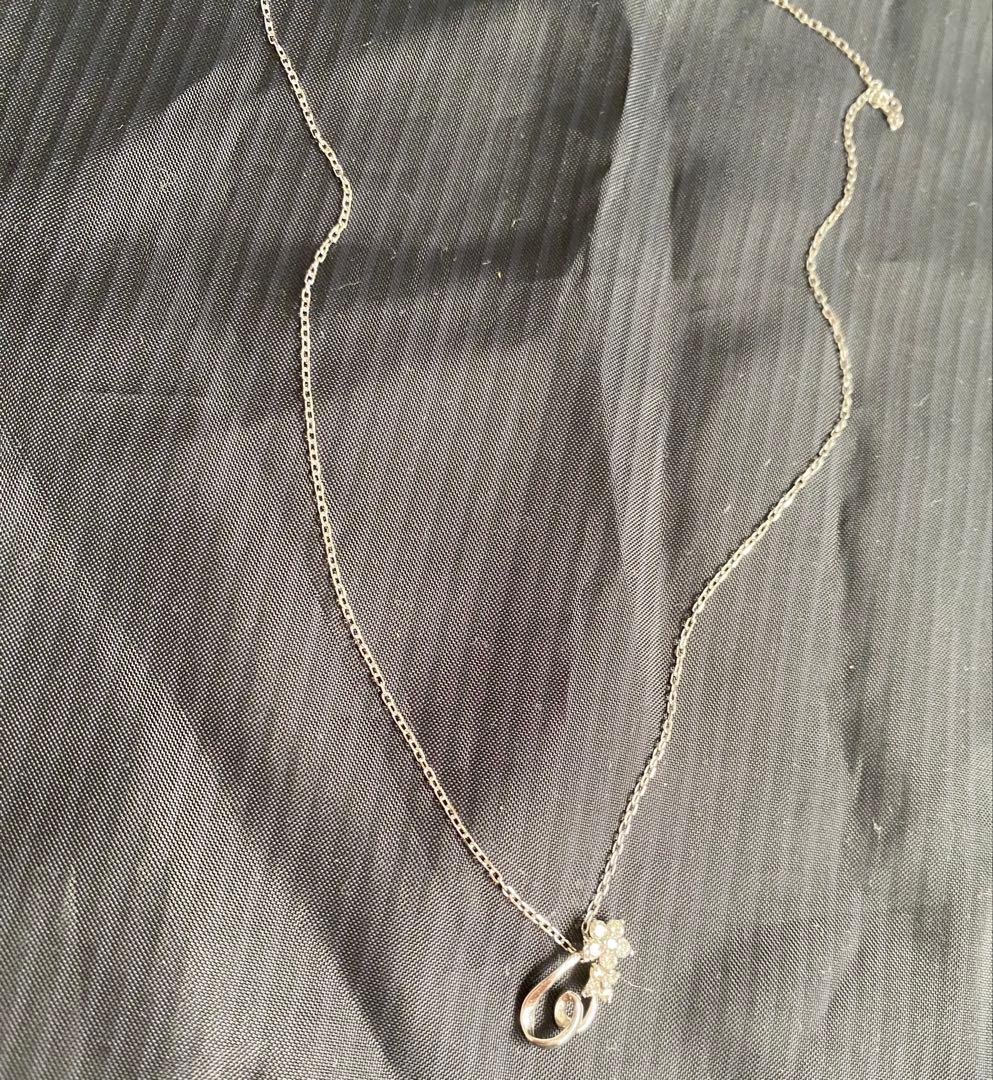 ホワイトゴールド18 花モチーフ ネックレス