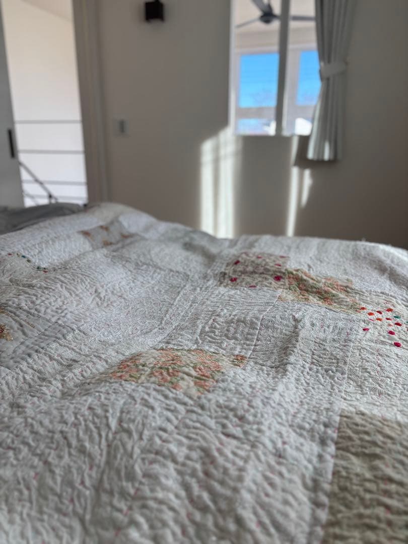 【稀少カラー】インド刺繍　カンタキルト　ヴィンテージ　パッチワーク　マルチカバー