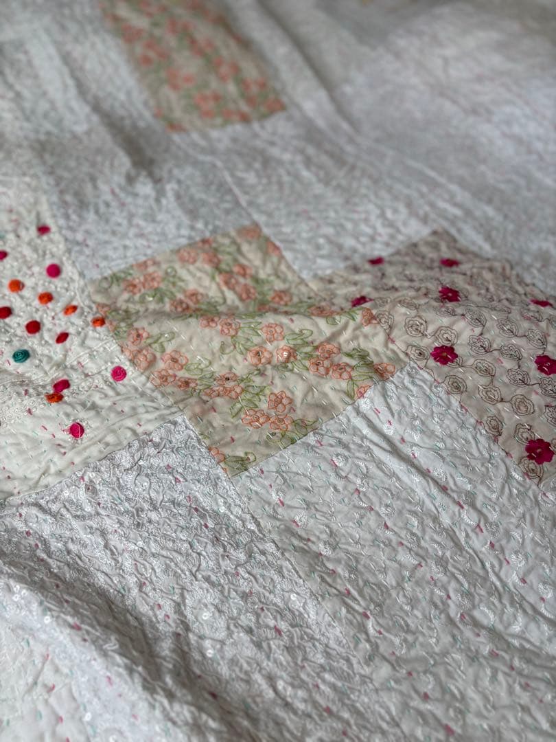 【稀少カラー】インド刺繍　カンタキルト　ヴィンテージ　パッチワーク　マルチカバー