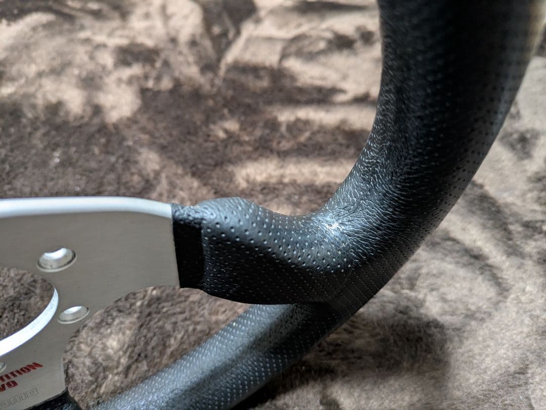 MOMO /コンペティションエボ☆販売終了モデル ☆美品　32パイ　☆最終値下げ