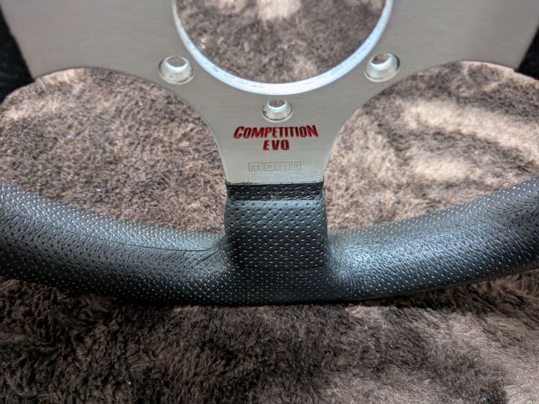 MOMO /コンペティションエボ☆販売終了モデル ☆美品　32パイ　☆最終値下げ