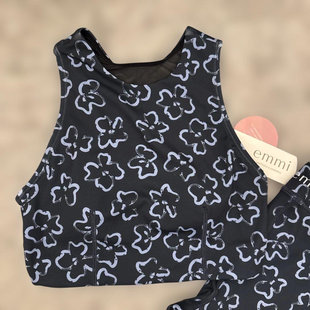 emmi ヨガウェア 上下セット ネイビー 花柄 新品未使用タグ付