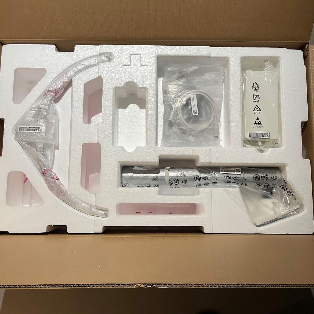 【美品】LG 32UQ850V-W 4K 31.5インチ IPS Black