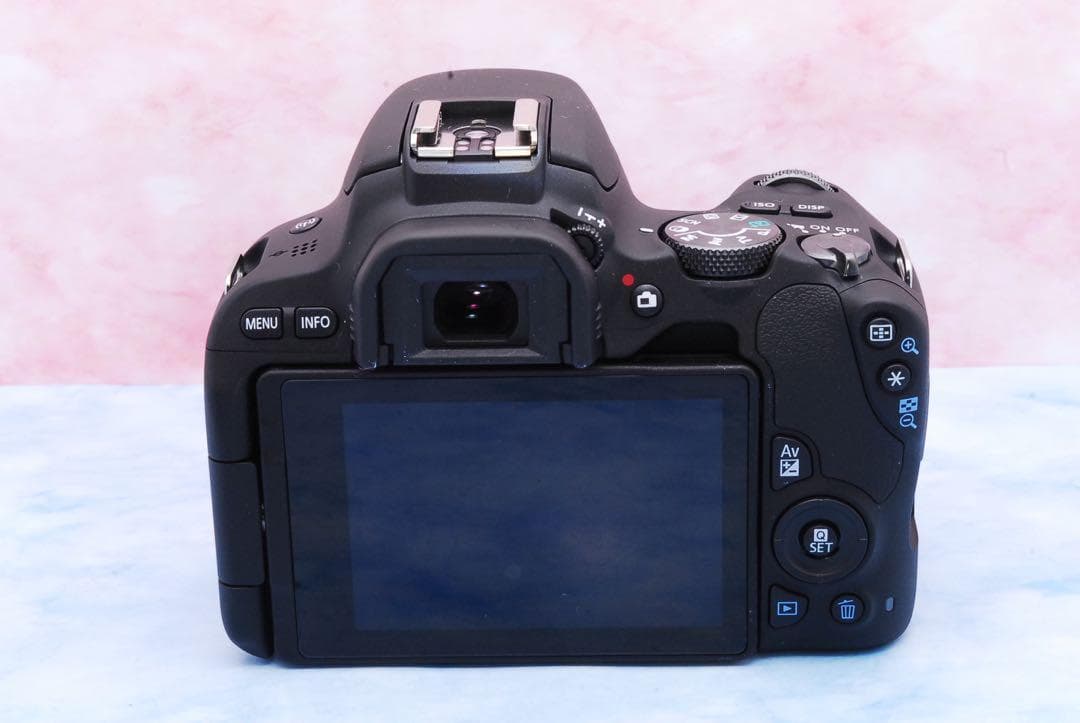 キャノン Kiss X9★一眼レフカメラ★高性能レンズ付★Wi-Fi搭載