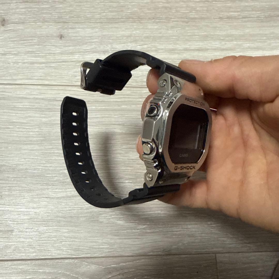 G-SHOCK DW-5600 シルバー/ブラック