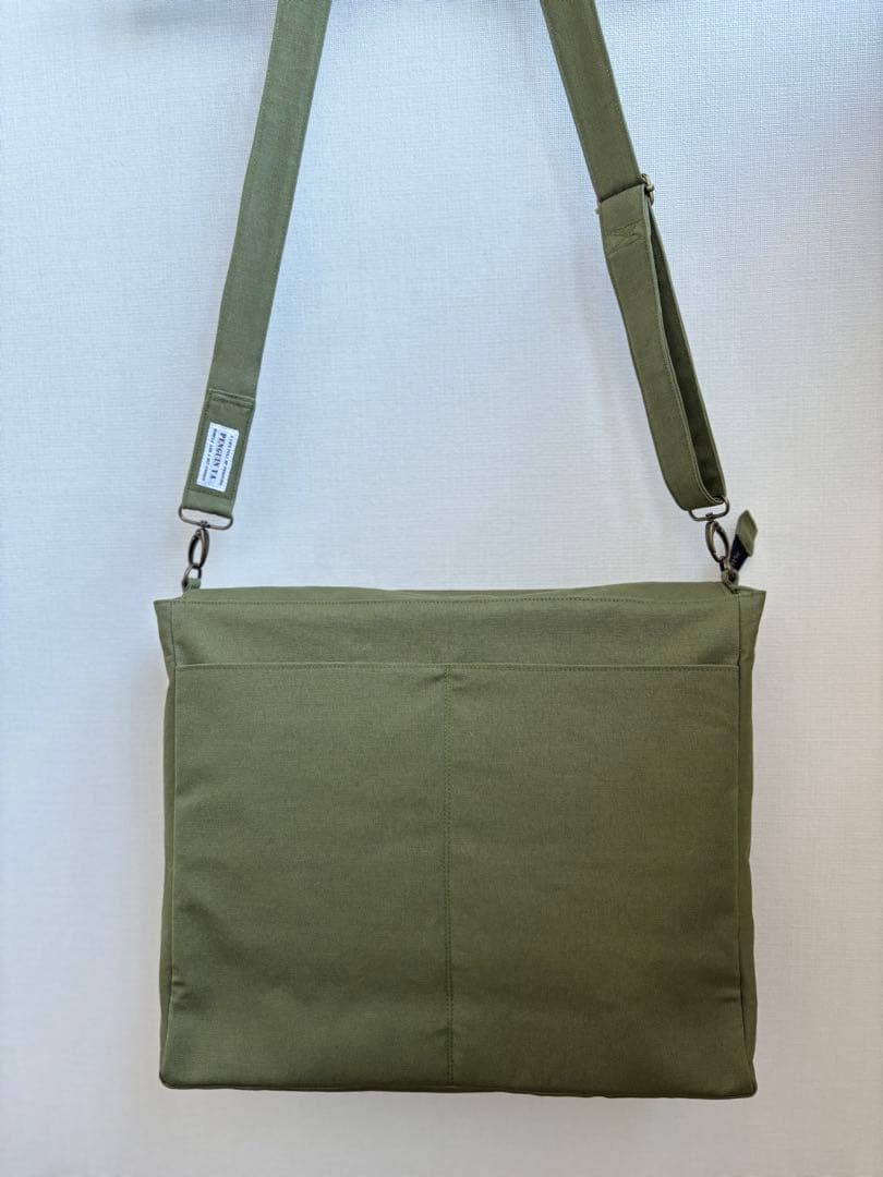 一波様　フラップ付きショルダーバッグ　コウテイペンギン　キングペンギン