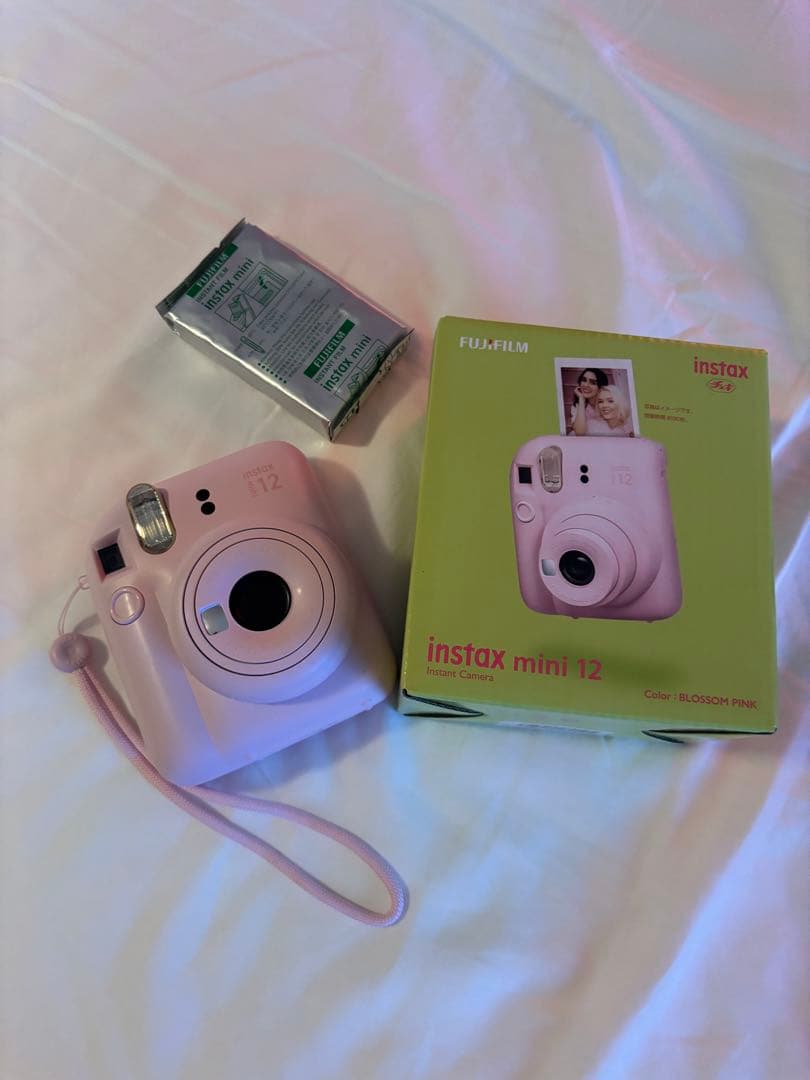 チェキ最新モデル instax mini 12 ブロッサムピンク フィルム付き！