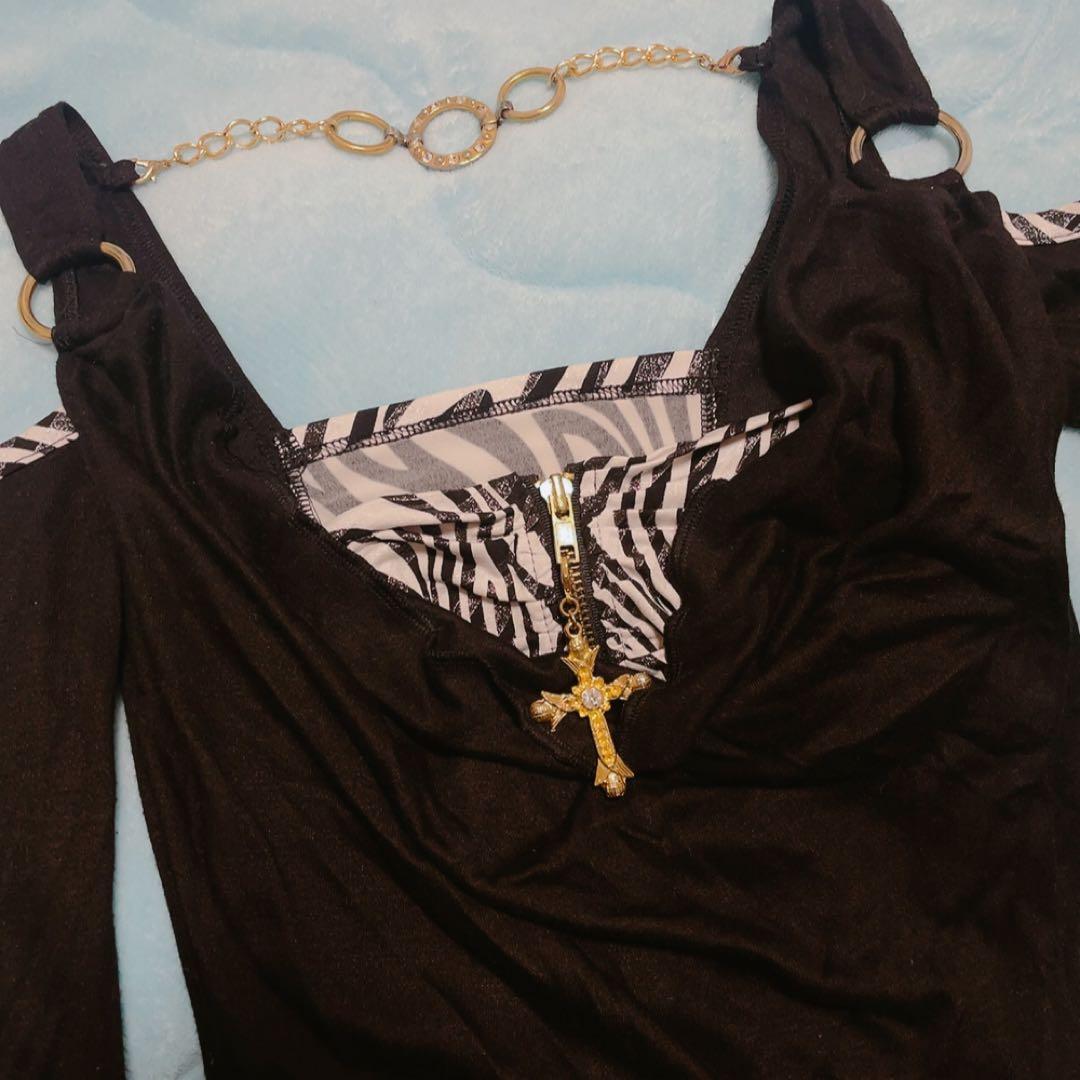 d.i.a. ダイア フレア袖 ゼブラ柄肩出しトップス 十字架 長袖 y2k
