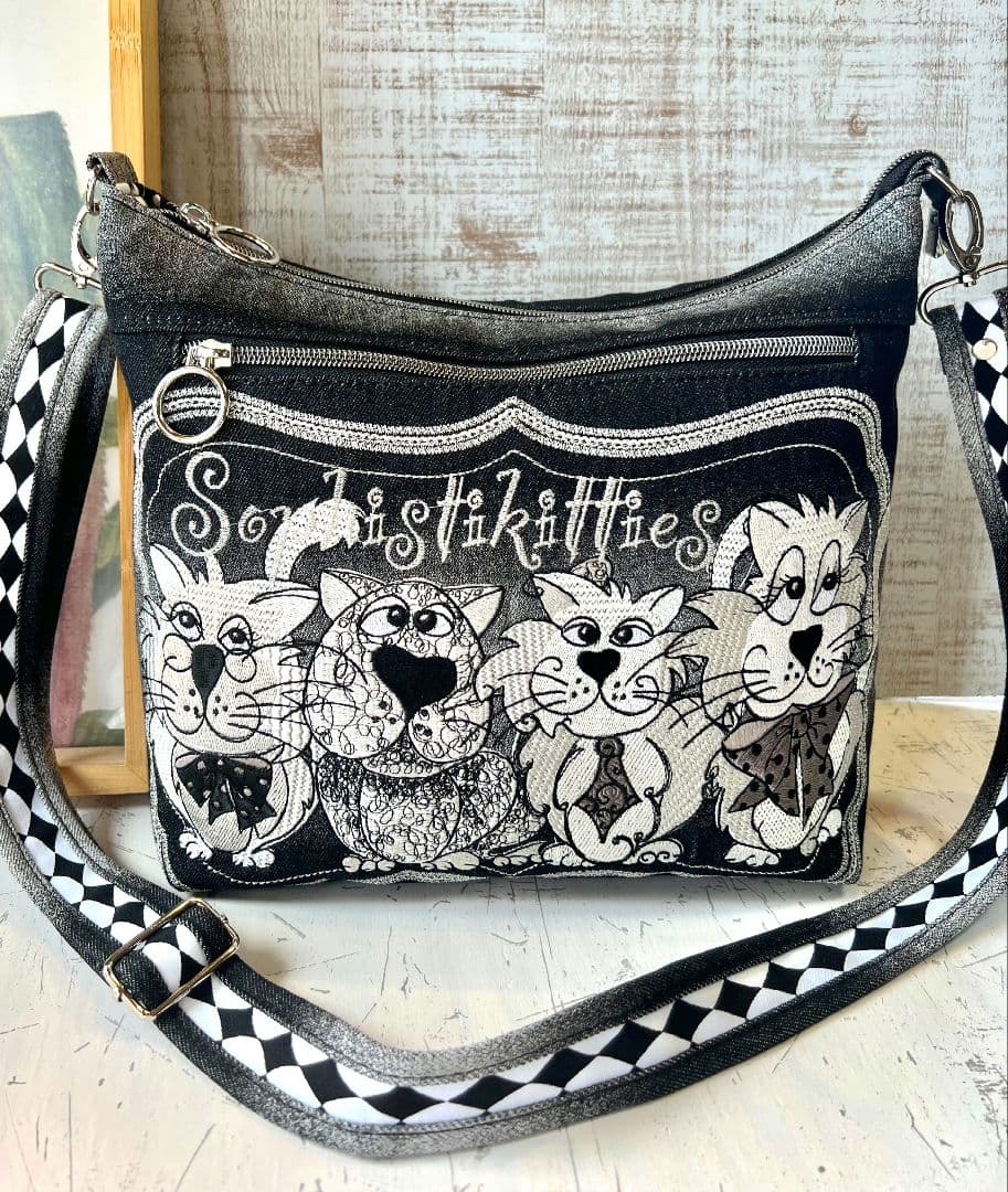 ロラライハリス♡ブラックグラデデニム♡刺繍のふんわり軽量ショルダーバッグ