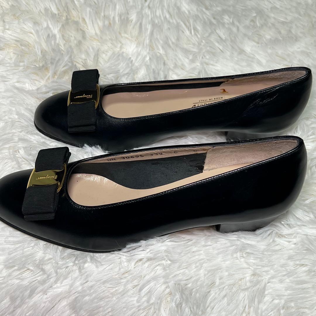 【美品】Salvatore Ferragamo フェラガモ　パンプス　ヴァラ　黒