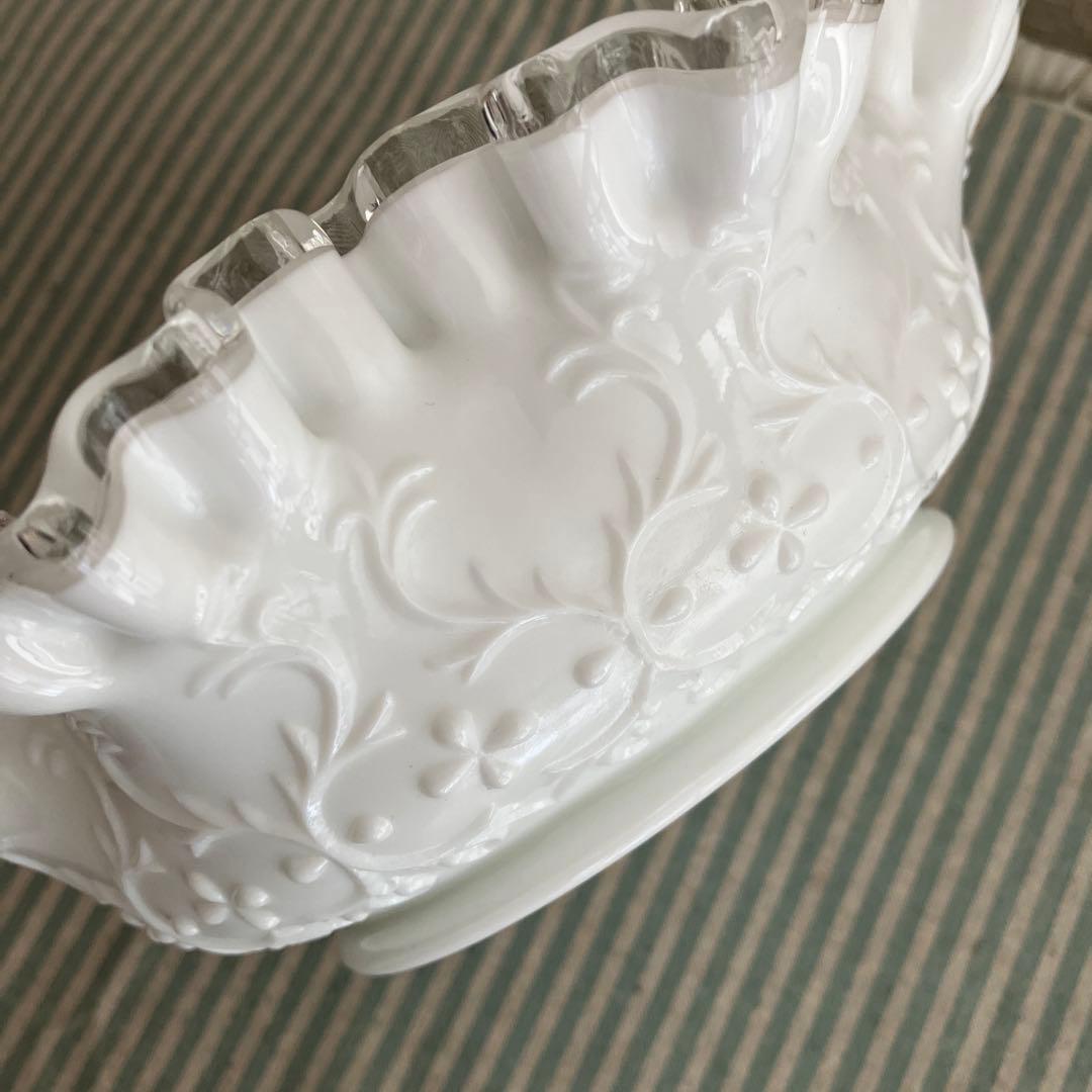 Fenton ミルクガラス　フリルエッジバスケット