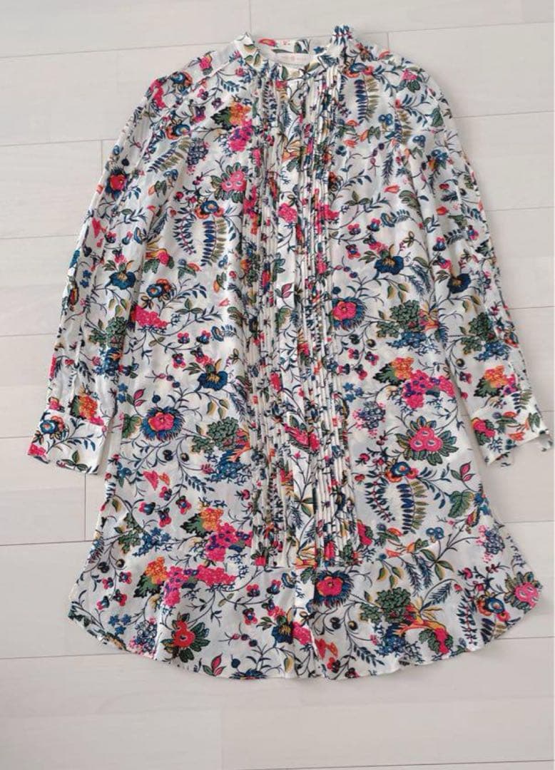 トリーバーチシルクワンピース