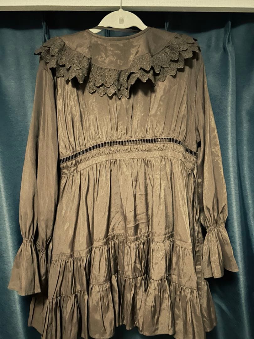 【未使用】コットンライクラッフルカラーチュニック/SNIDEL