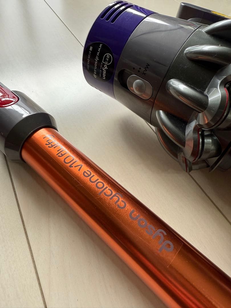 Dyson V10 コードレス掃除機 本体　中古品・ジャンク品