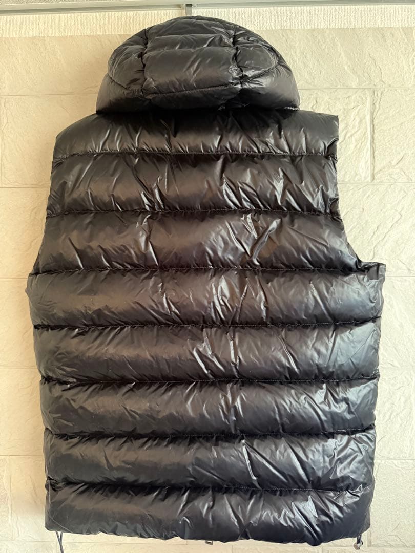 【美品】MONCLER ブラック ダウンベスト サイズ3