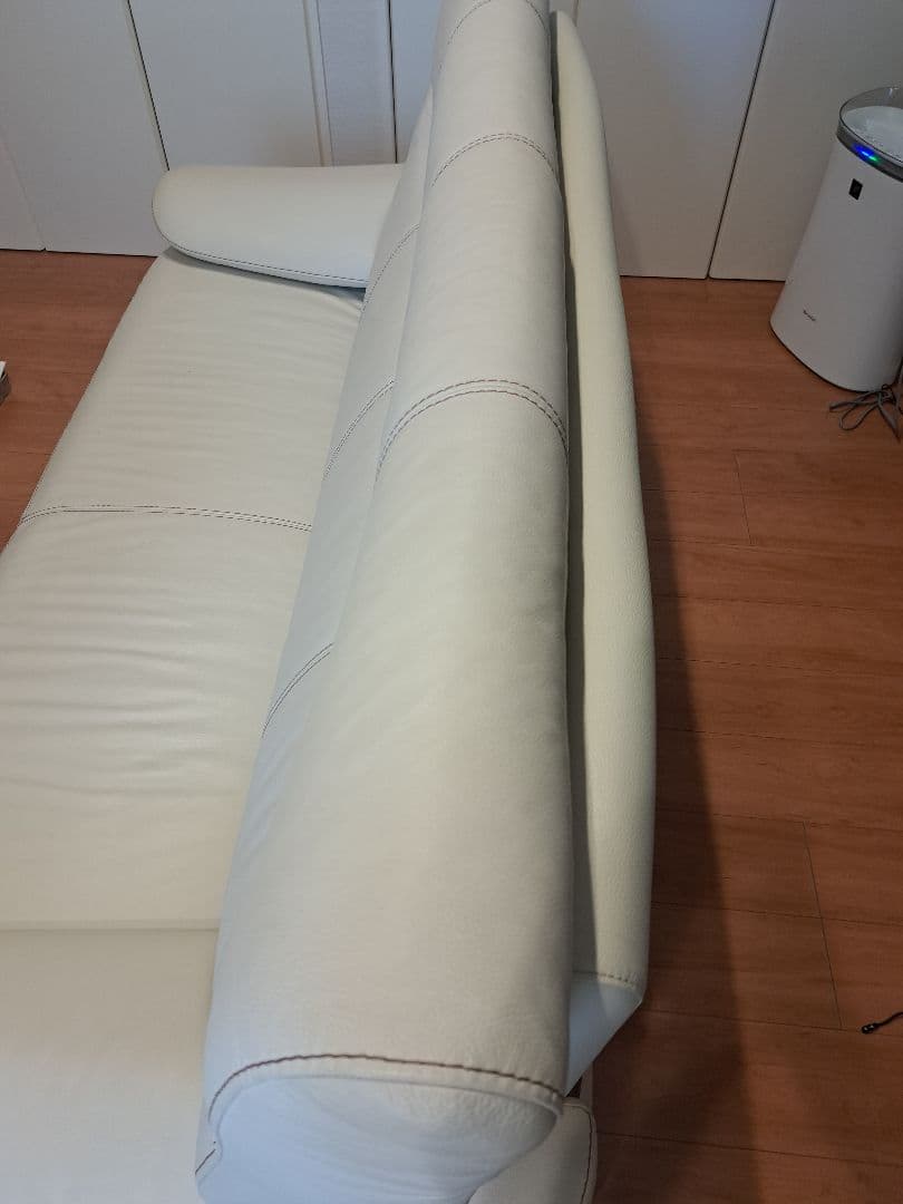 オフホワイトソファ モダンデザイン