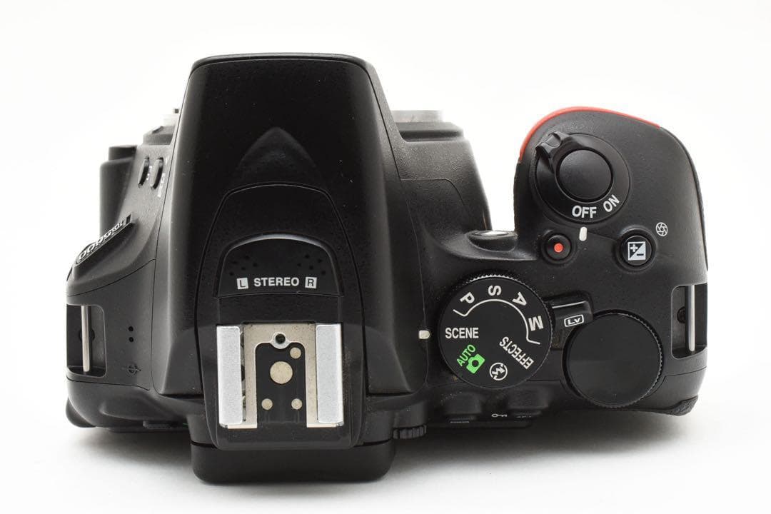 美品　Nikon D5600 ダブルズームセット　Wi-Fi搭載