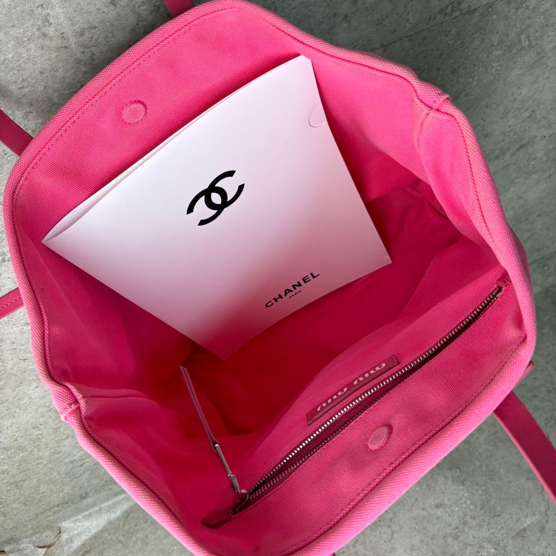 ✨希少品✨ ミュウミュウ トートバッグ 現行 デカロゴ A4収納 ピンク色