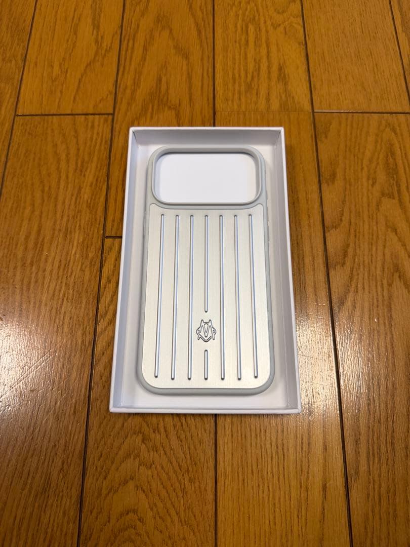 新品　RIMOWA iPhone 17 Pro Maxケース シルバー