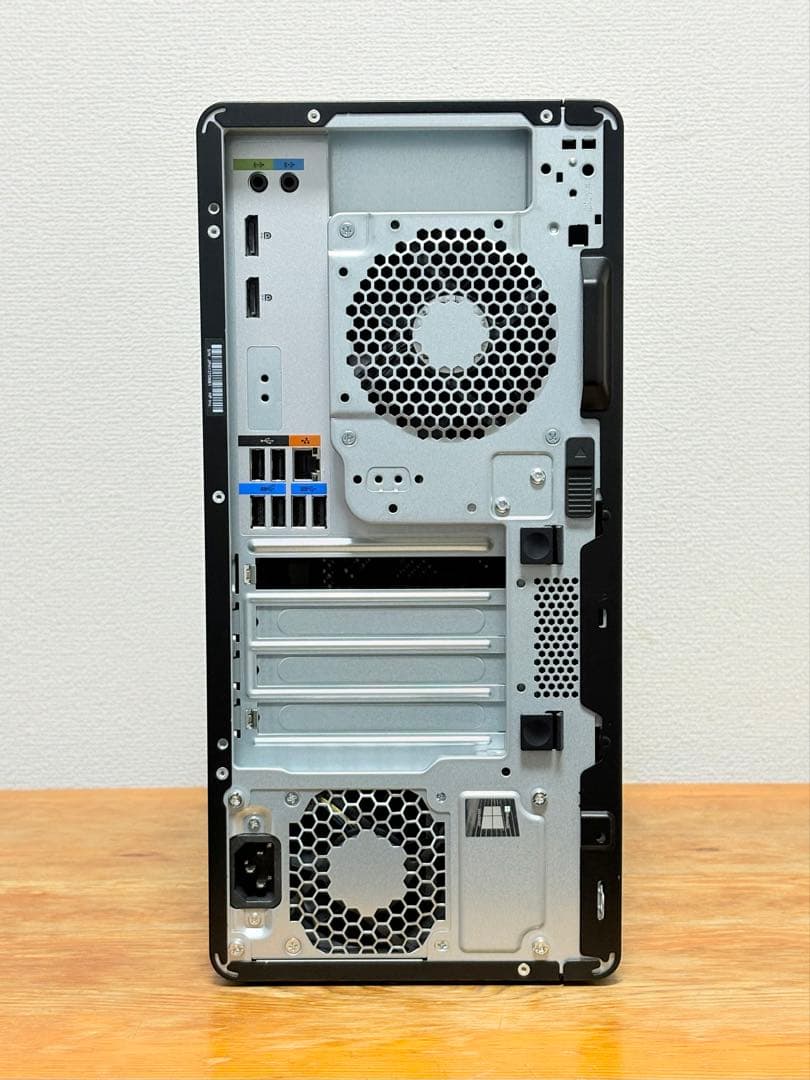 ベアボーン状態のHP Z2 Tower G5 （Xeon W-1250P付き）