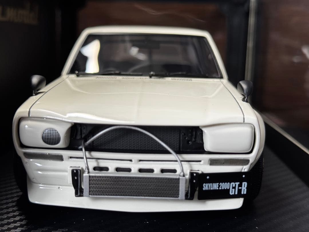 SKYLINE 2000 GT-R (KPGC10 ) ホワイト 1/18