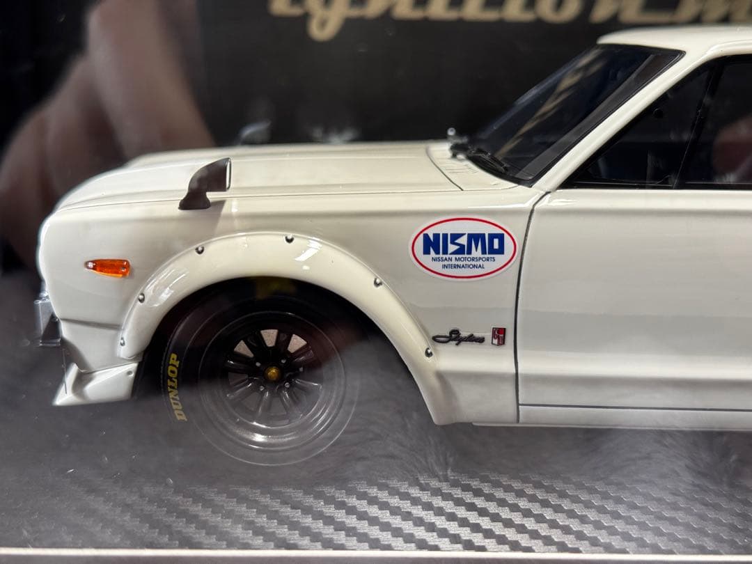 SKYLINE 2000 GT-R (KPGC10 ) ホワイト 1/18