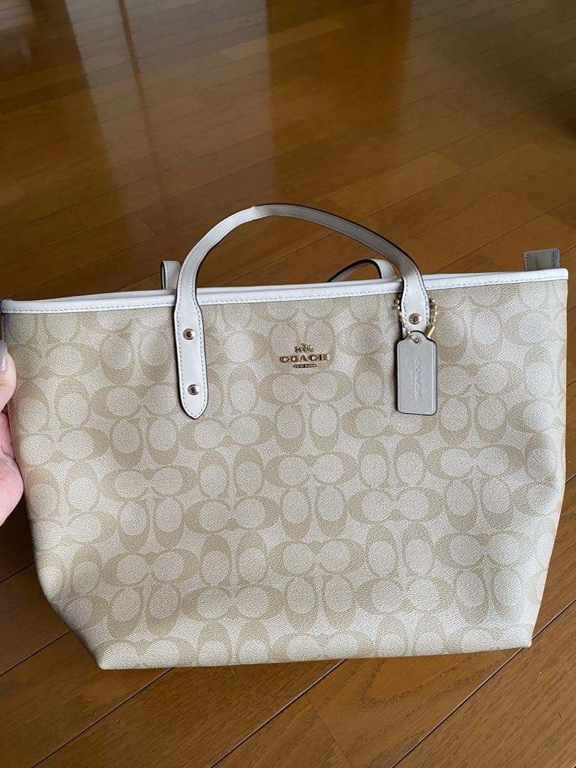 COACH ベージュ ロゴ柄 トート
